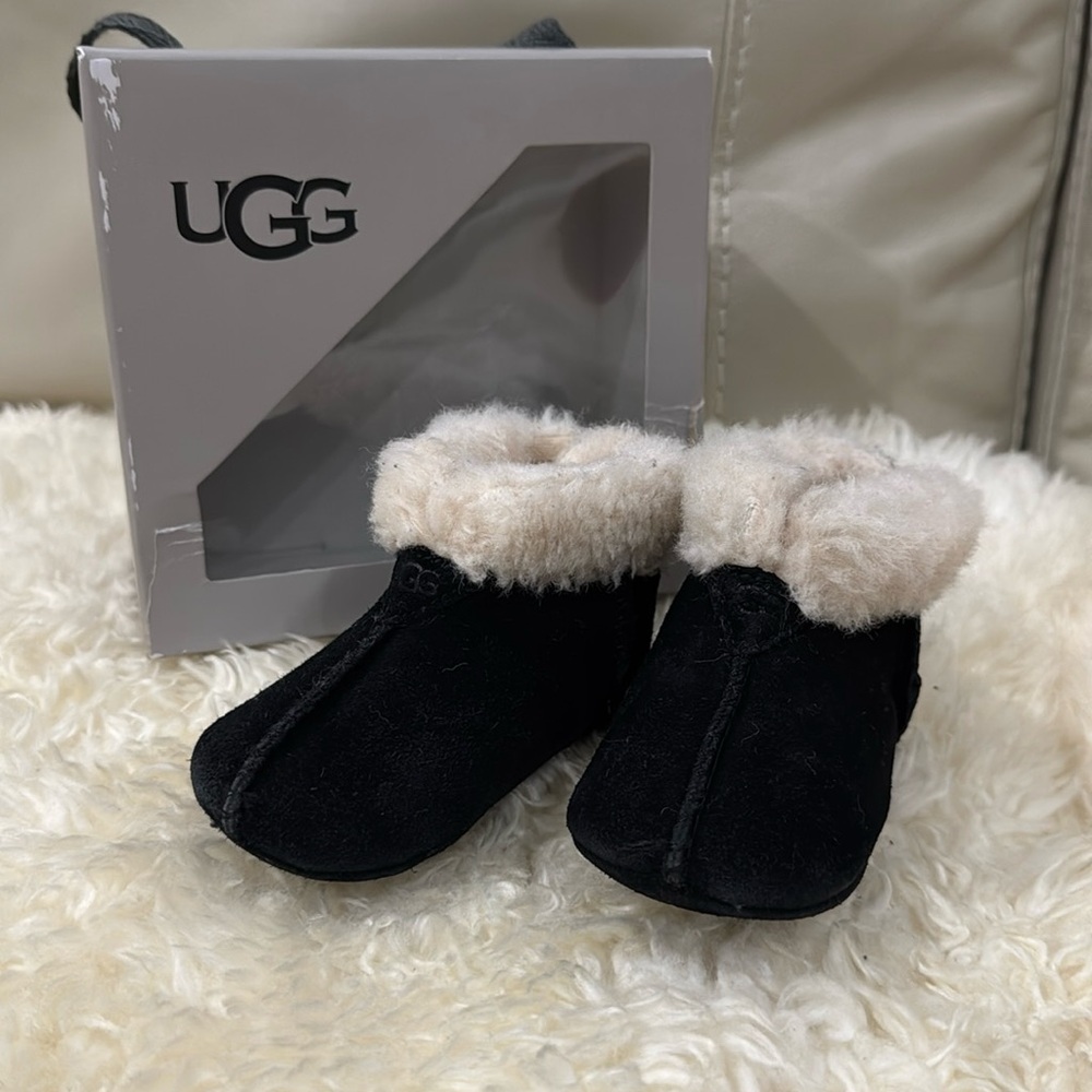 UGG size 2/3
6-12 month